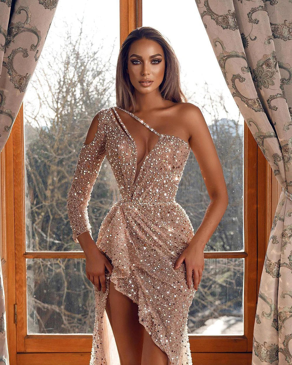 Vintage Evening Dresses: Luxury Sequined, Sexy One-Shoulder Gown with High Side Split, Perfect for Formal Parties and Proms