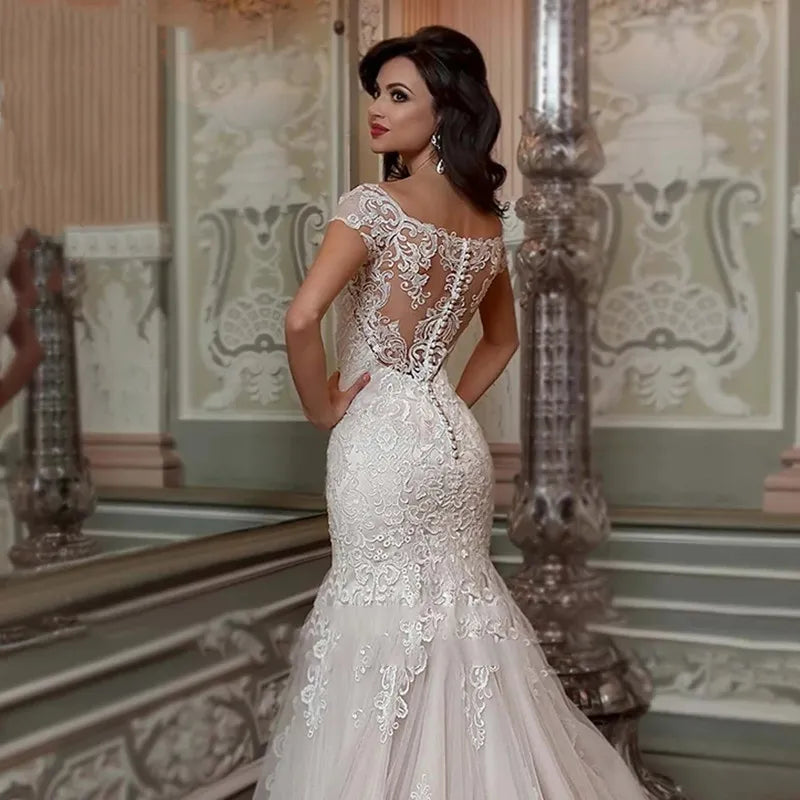 Elegant Short-Sleeved Mermaid Wedding Dress with Lace Appliques