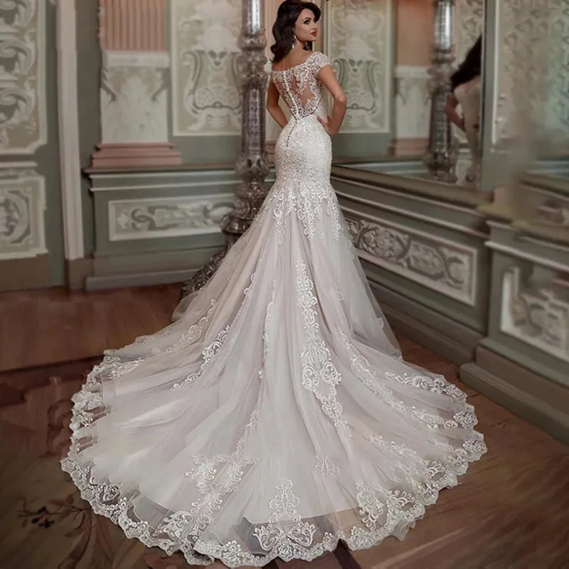 Elegant Short-Sleeved Mermaid Wedding Dress with Lace Appliques